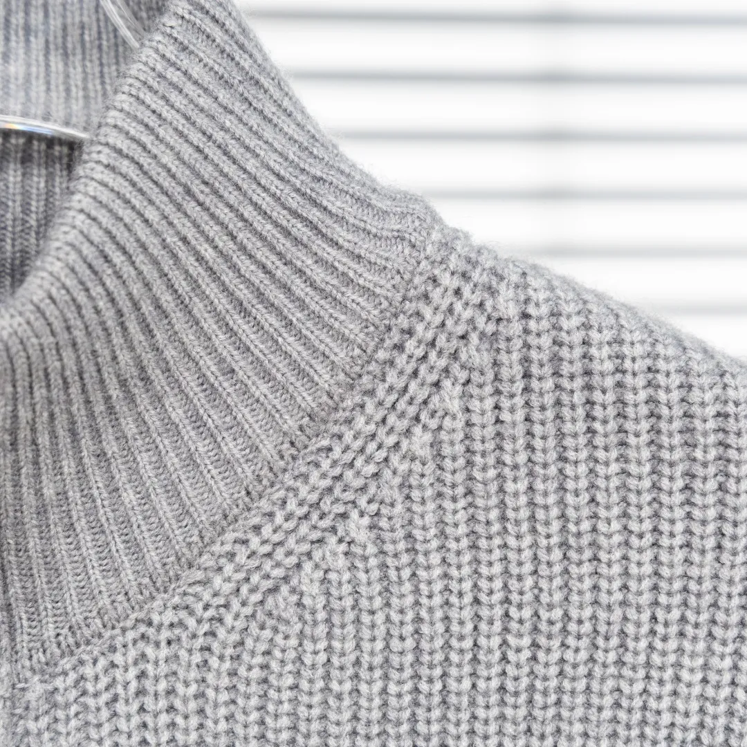 P310 top version (different currencies) Style: Stone Island STONE LSLAND high weight knitted wool cardigan jacket Color: Picture color Size: M-XXXL Fabric: Blended Accessories: Full set of customized accessories No gender distinction, same style for men and women